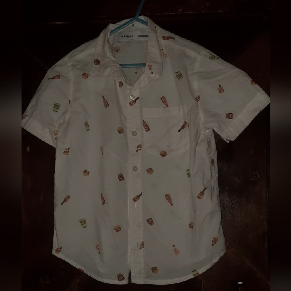 🍀3/15 Old Navy Junk food Short sleeve Button Down Shirt 🍔